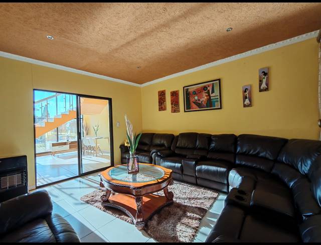 6 BEDROOM HOUSE FOR SALE IN THREE RIVERS EAST